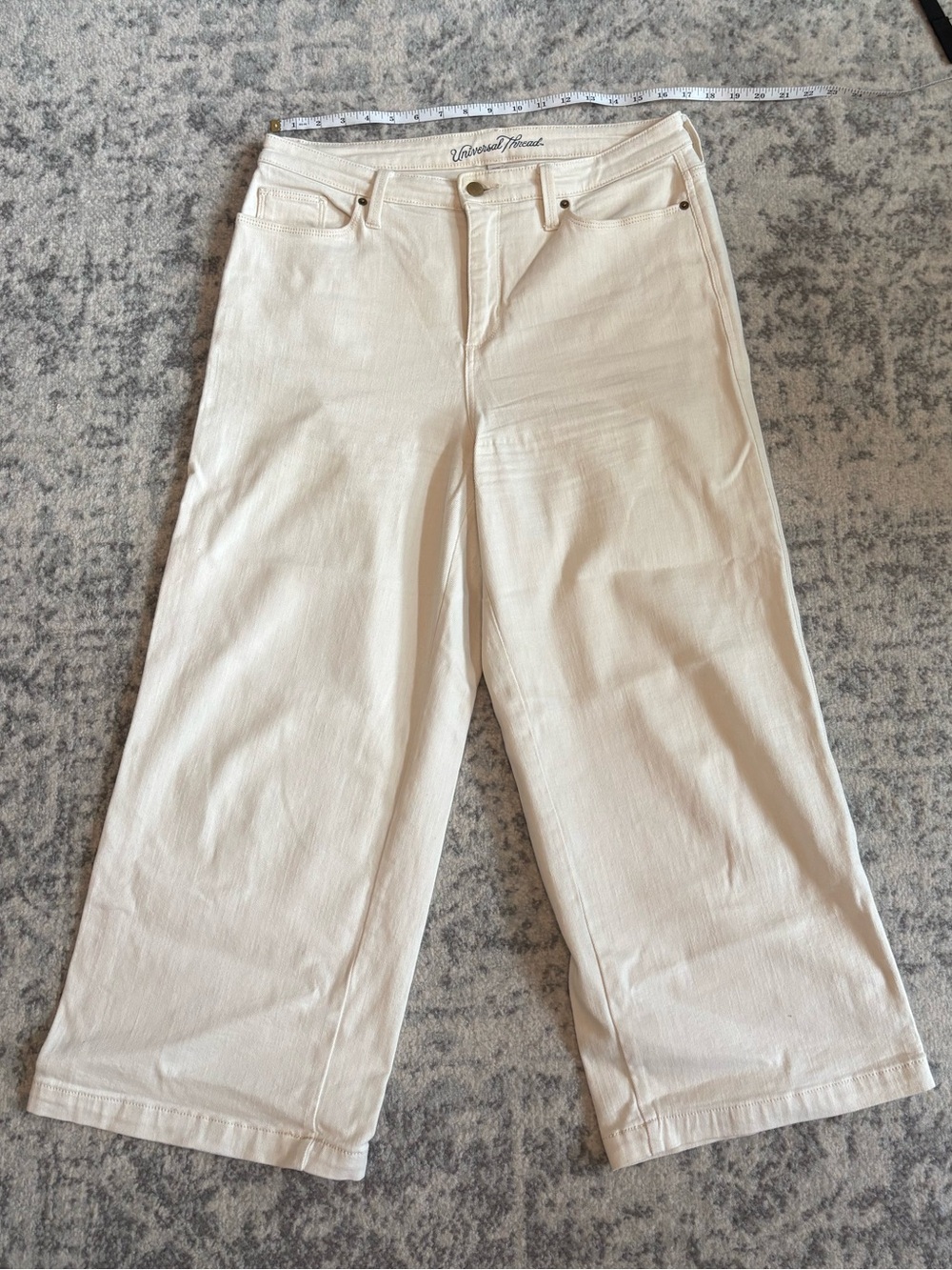 Wide-Leg White Cream Jeans